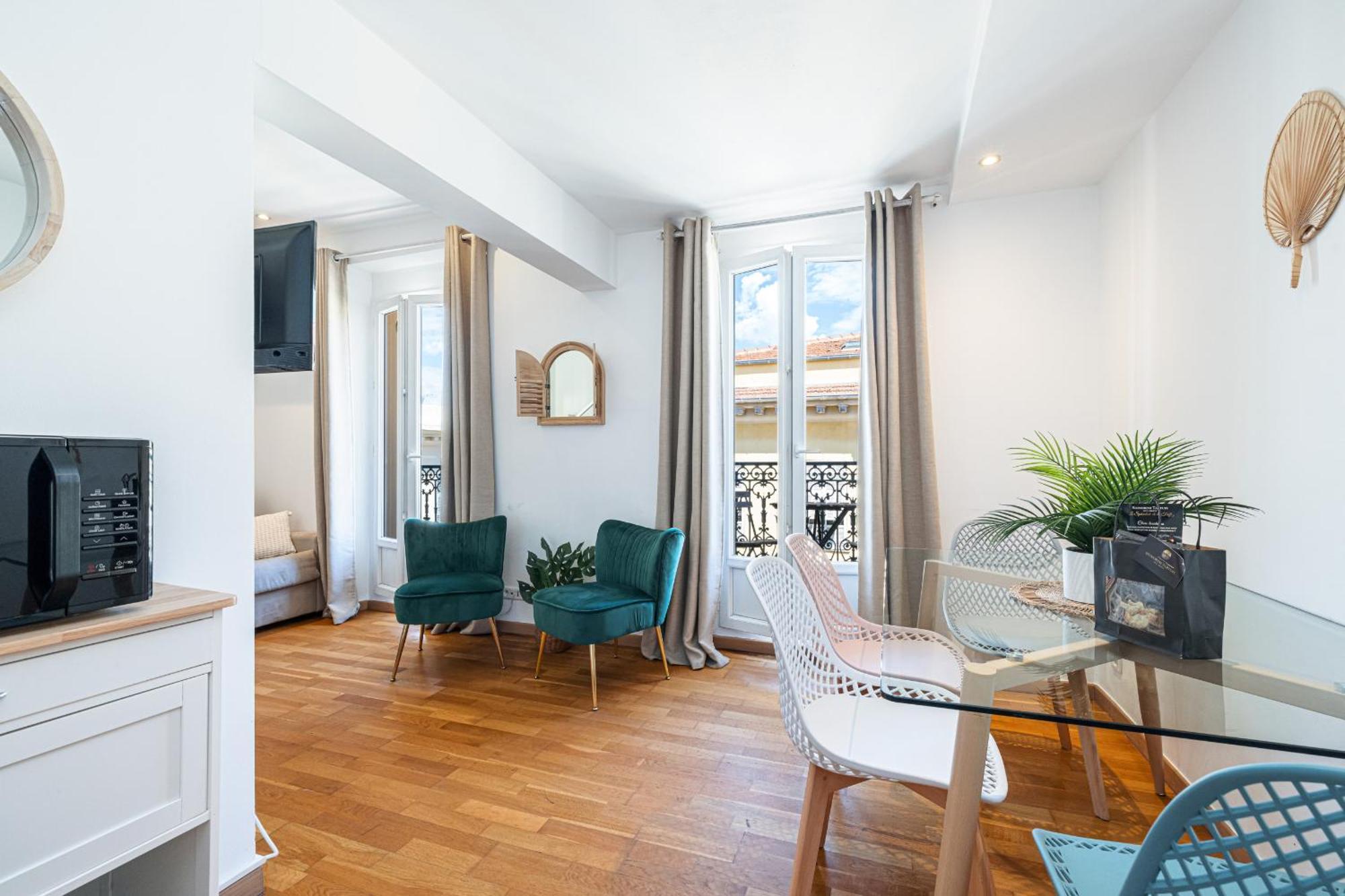 Massena Street - 1 Bdr Duplex With Ac & Parking Lägenhet Nice Exteriör bild